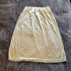 *3 Deena 1980 vintage half slip cream colorway  white lace trim womens large